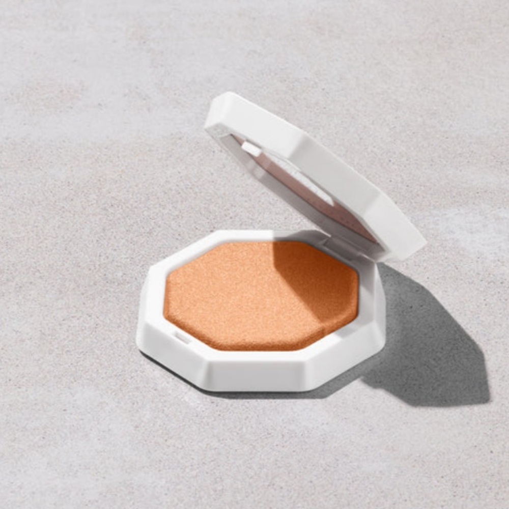 Fenty Beauty Demi'Glow Light-Diffusing Highlighter- yum rum 05 - Picture 2 of 8